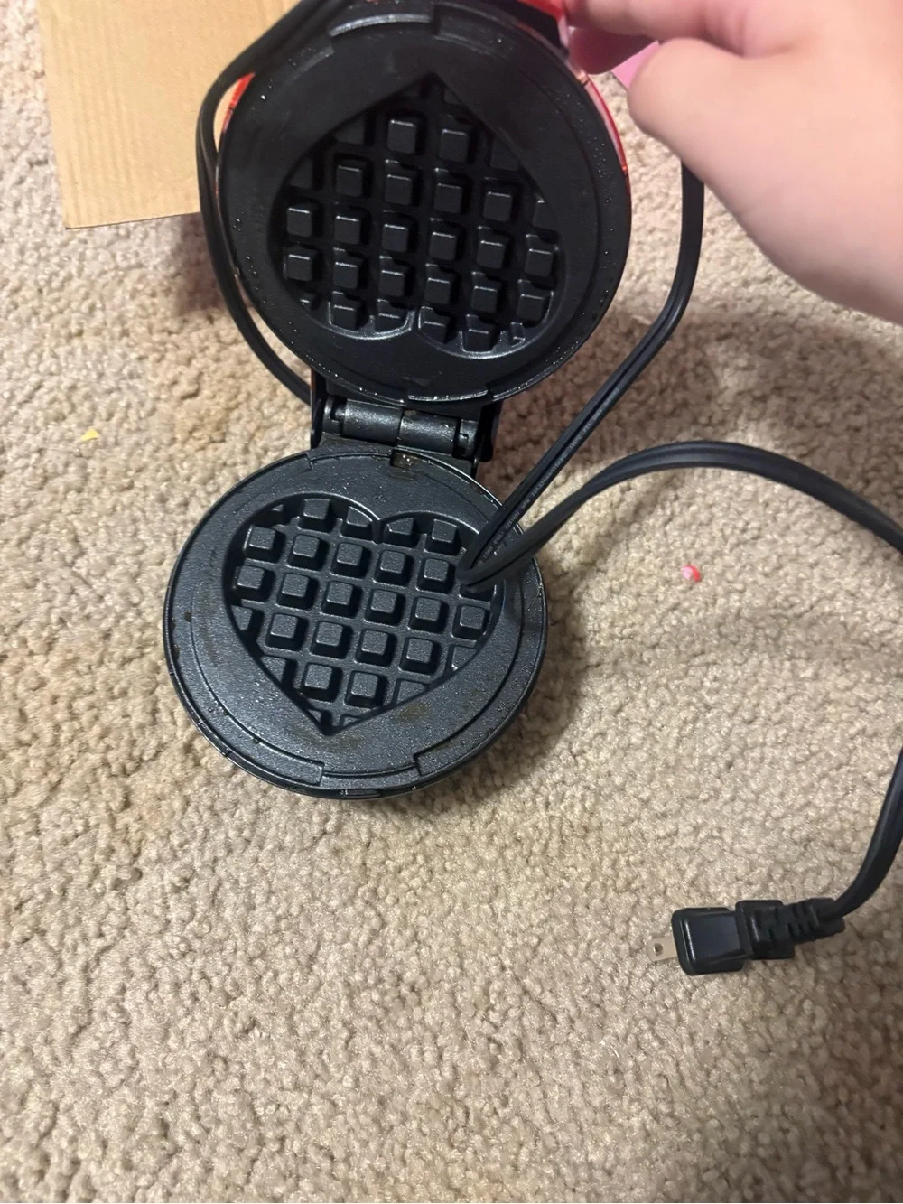 Black Heart-Shaped Mini Waffle Maker - Compact Electric Cooker